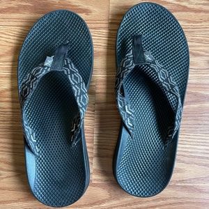 Mens Black Chacos